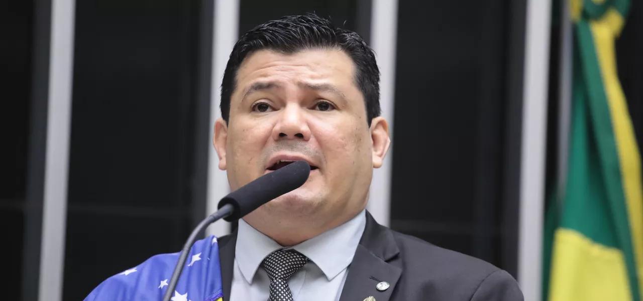Deputado Gilvan da Federal é suspenso por 3 meses após ofensas a Gleisi Hoffmann