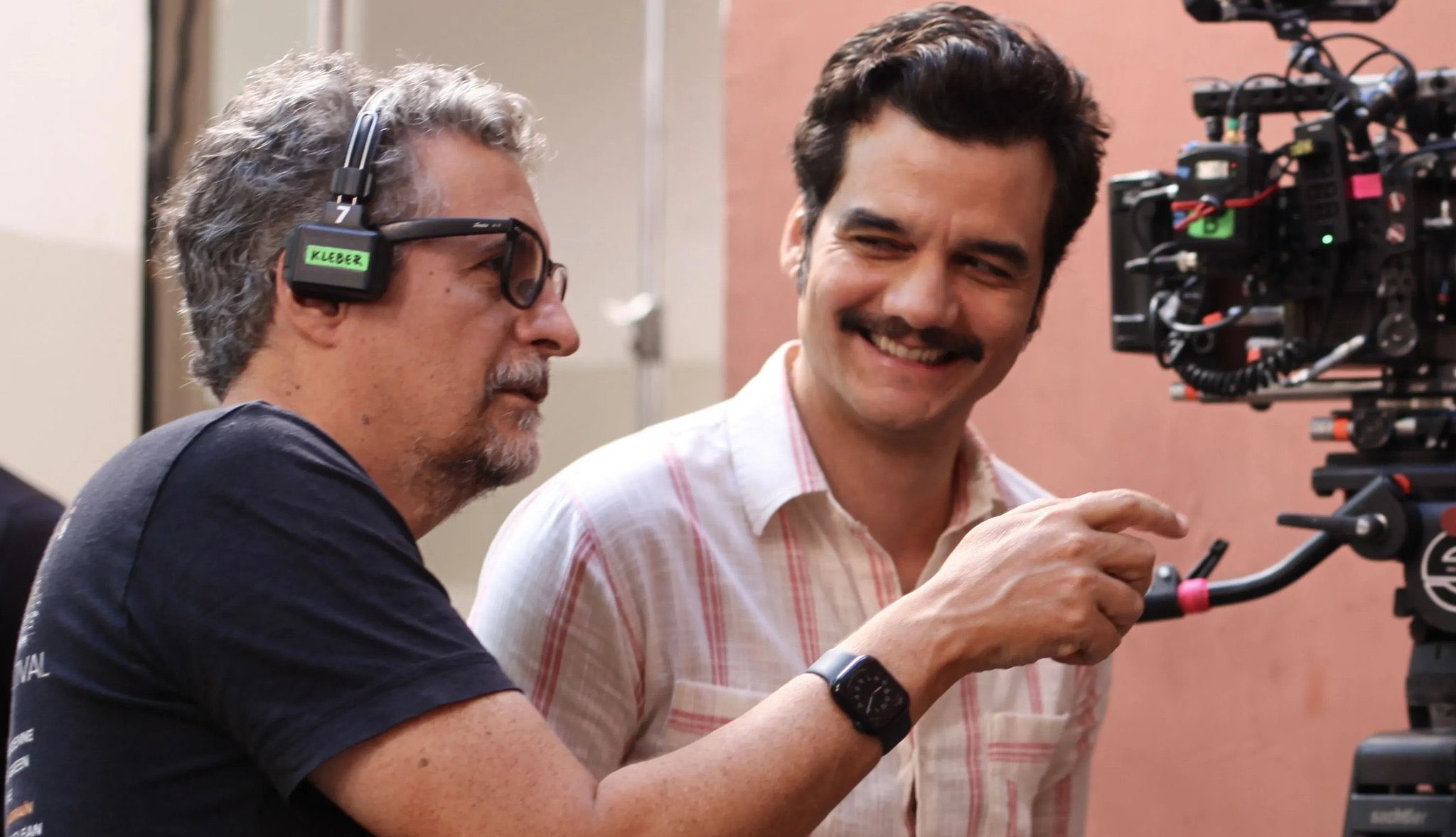 Cinema brasileiro conquista Cannes: Wagner Moura e Kleber Mendonça Filho vencem prêmios por O Agente Secreto