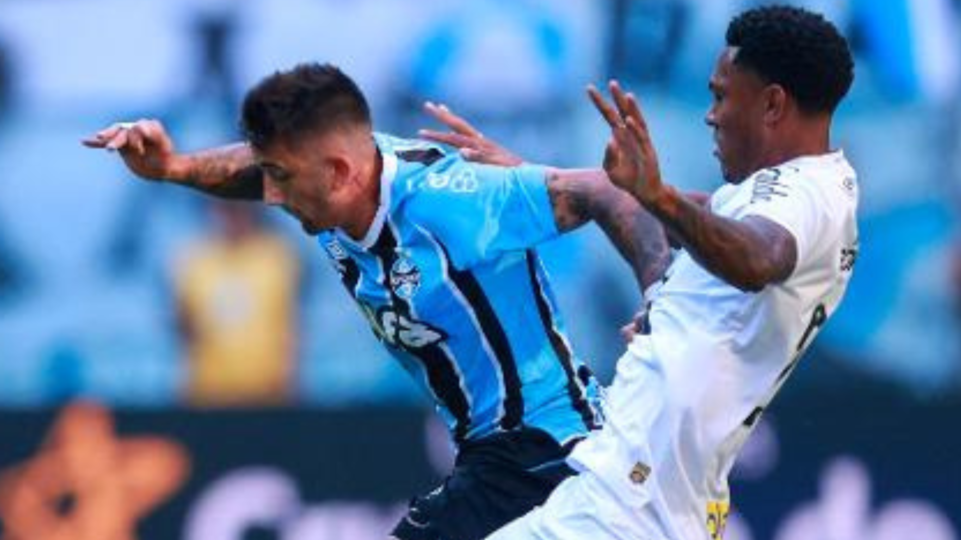 Grêmio volta a vencer após seis jogos e sai da zona do rebaixamento