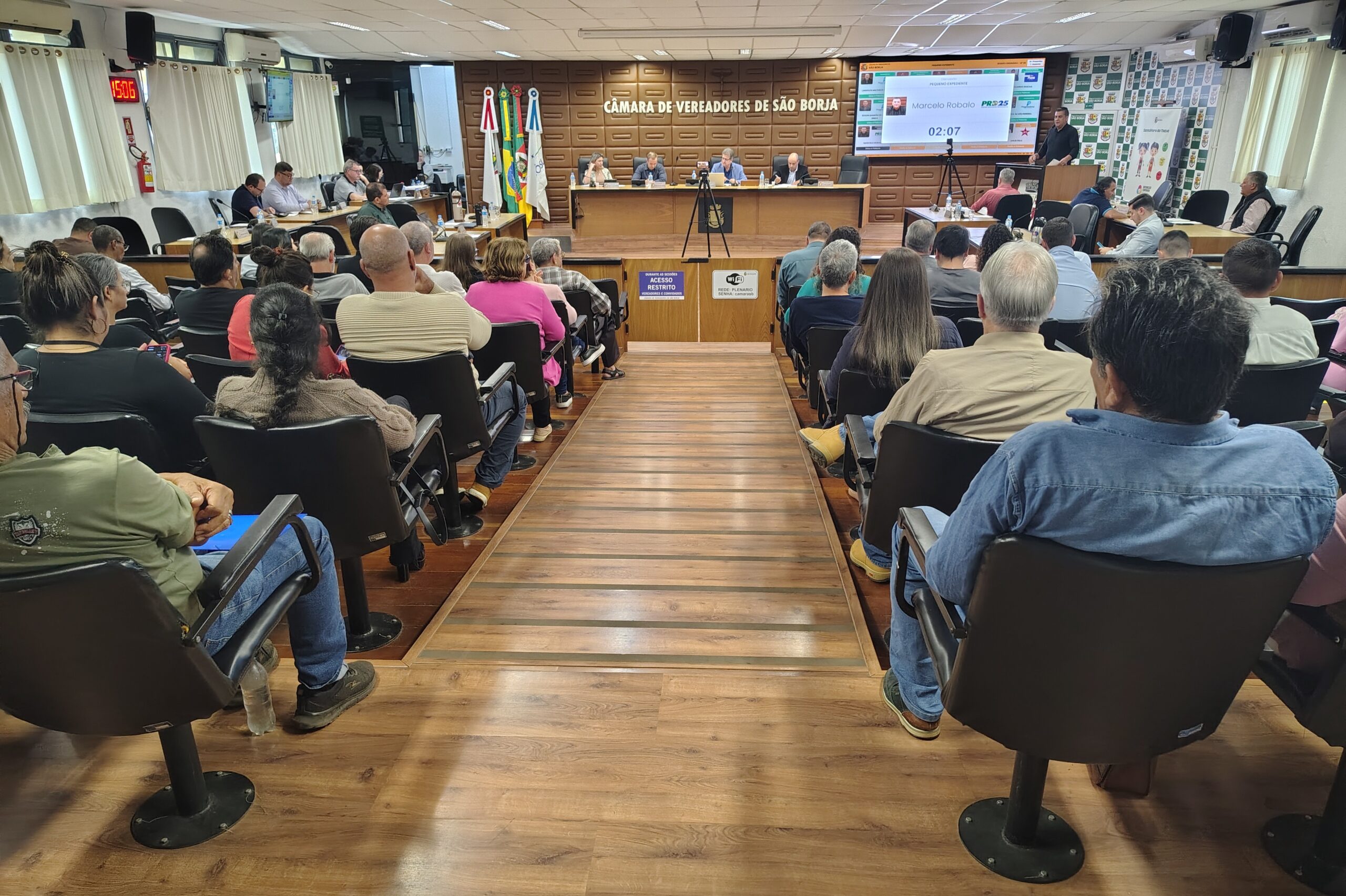 Reolon aponta “herança do PDT” nas contratações irregulares e defende estratégia de prefeito em impasse do transporte