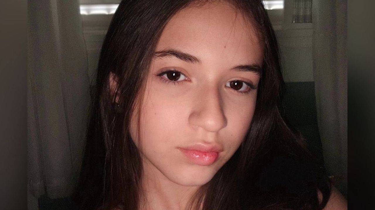 Estudante de 14 anos é morta com golpes de tesoura por colega dentro de escola