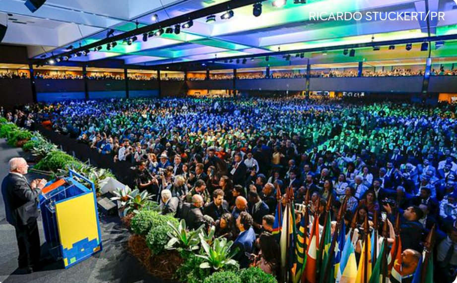 Lula anuncia pacote de medidas para saúde, moradia e infraestrutura durante Marcha dos Prefeitos