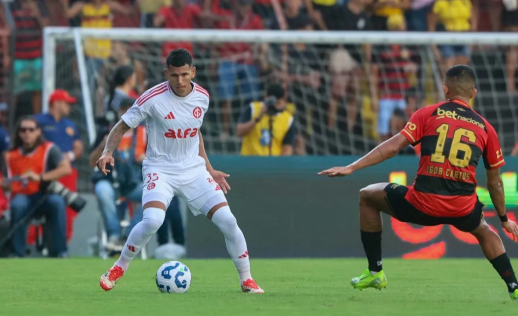 Internacional empata com Sport, repete falhas defensivas e segue oscilando no Brasileirão