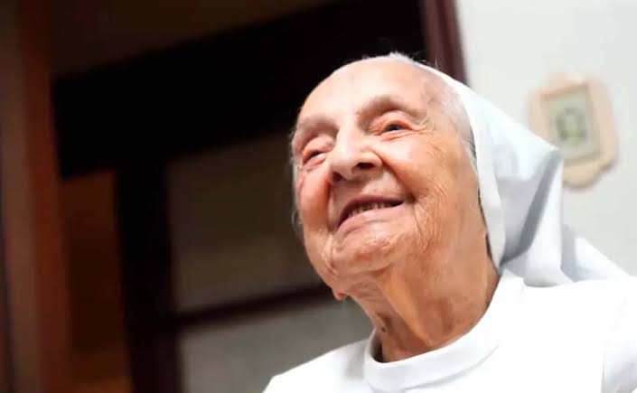 Morre freira gaúcha que era considerada a pessoa mais velha do mundo