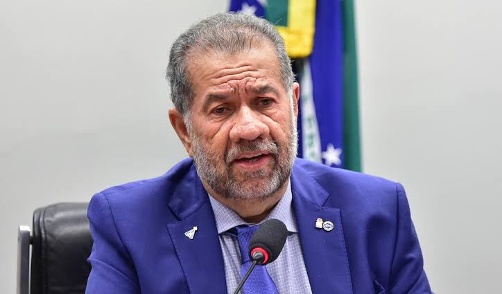 Carlos Lupi na berlinda: saída do ministro é tratada como questão de tempo no Planalto