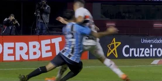 Grêmio reclama de sequência de erros de arbitragem no Brasileirão e promete nova reunião com a CBF