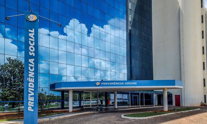INSS começa a devolver descontos indevidos de aposentados nesta segunda-feira