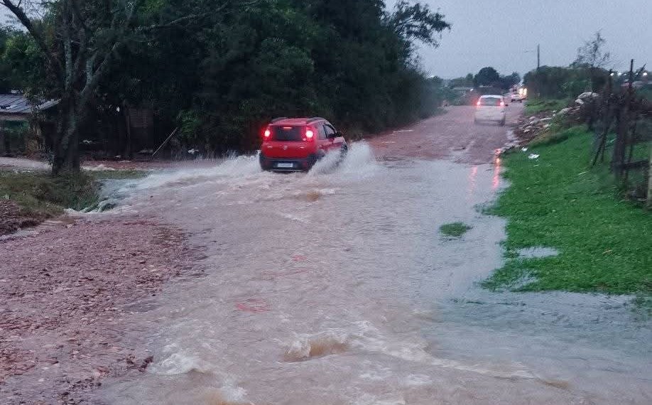 Chuva intensa durante a madrugada provoca alagamentos e revolta em São Borja