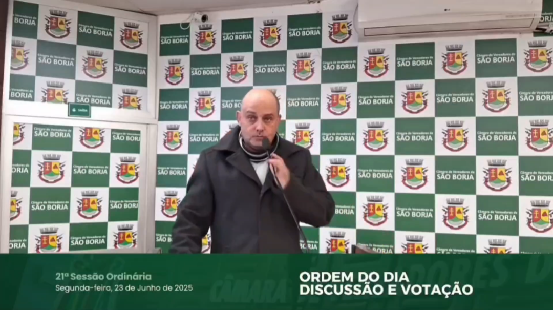 Emenda proposta pelo vereador Cardial teve apoio da maioria, mas foi retirada antes da votação