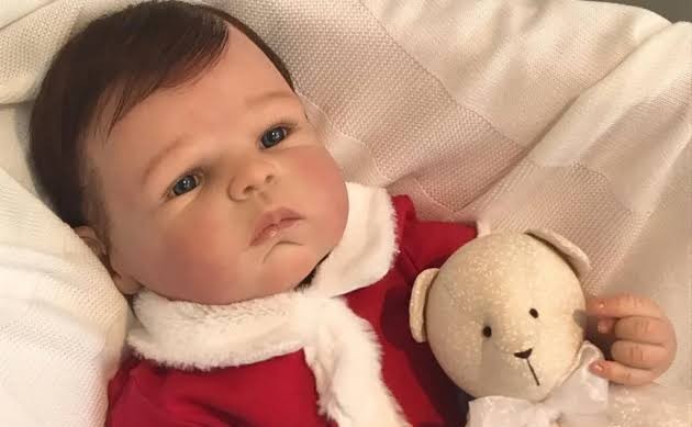 Homem é preso após agredir bebê de quatro meses ao confundi-lo com boneca “reborn”