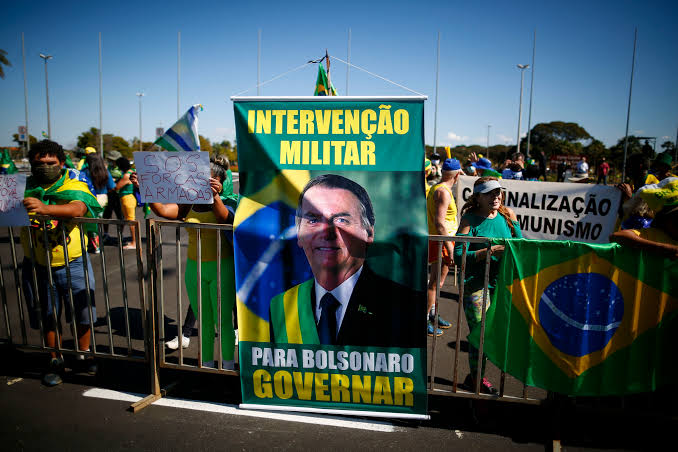 CRÔNICA | Os malucos estão entre nós — e não são só em Brasília