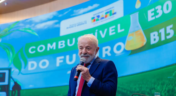 Lula veta exame toxicológico para CNH nas categorias A e B; carteira social é sancionada