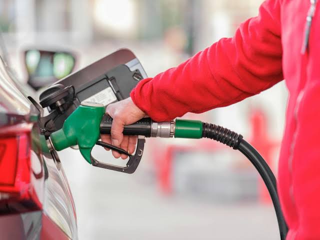 AGU pede investigação sobre preços de combustíveis e Lula cobra fiscalização de órgãos de controle