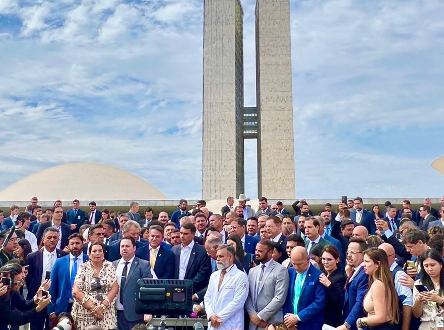Oposição promete obstrução no Congresso após prisão domiciliar de Jair Bolsonaro