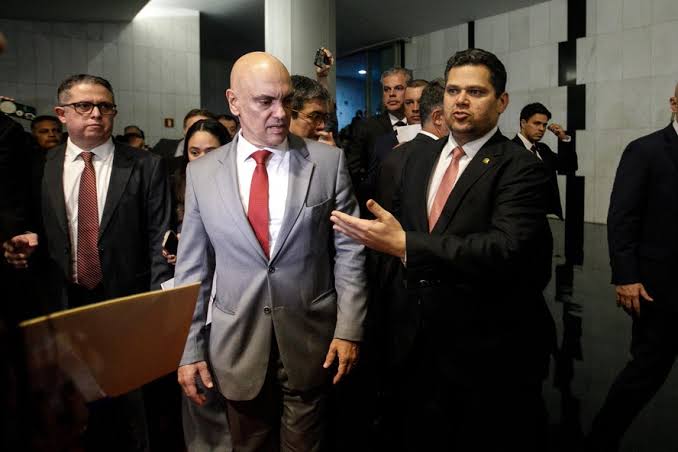 Oposição protocola pedido de impeachment de Moraes com 41 assinaturas, mas Alcolumbre descarta avanço