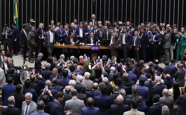 PEC da Blindagem perde força e é retirada de pauta após falta de acordo e risco de desgaste