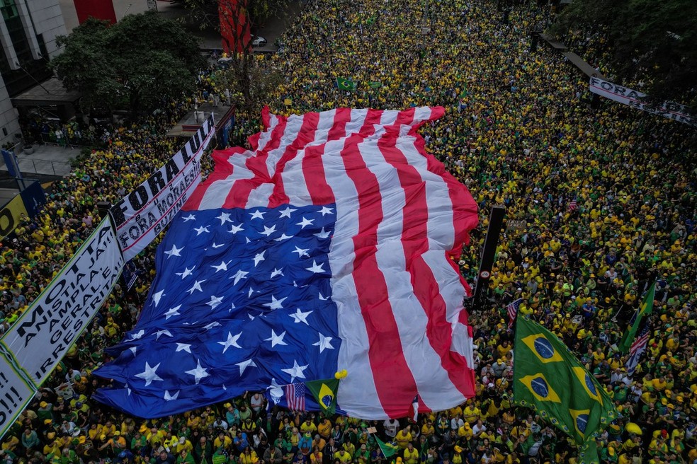 Manifestação na Paulista teve pedidos de anistia, Tarcísio rasgando a imagem de moderado e bandeira dos EUA