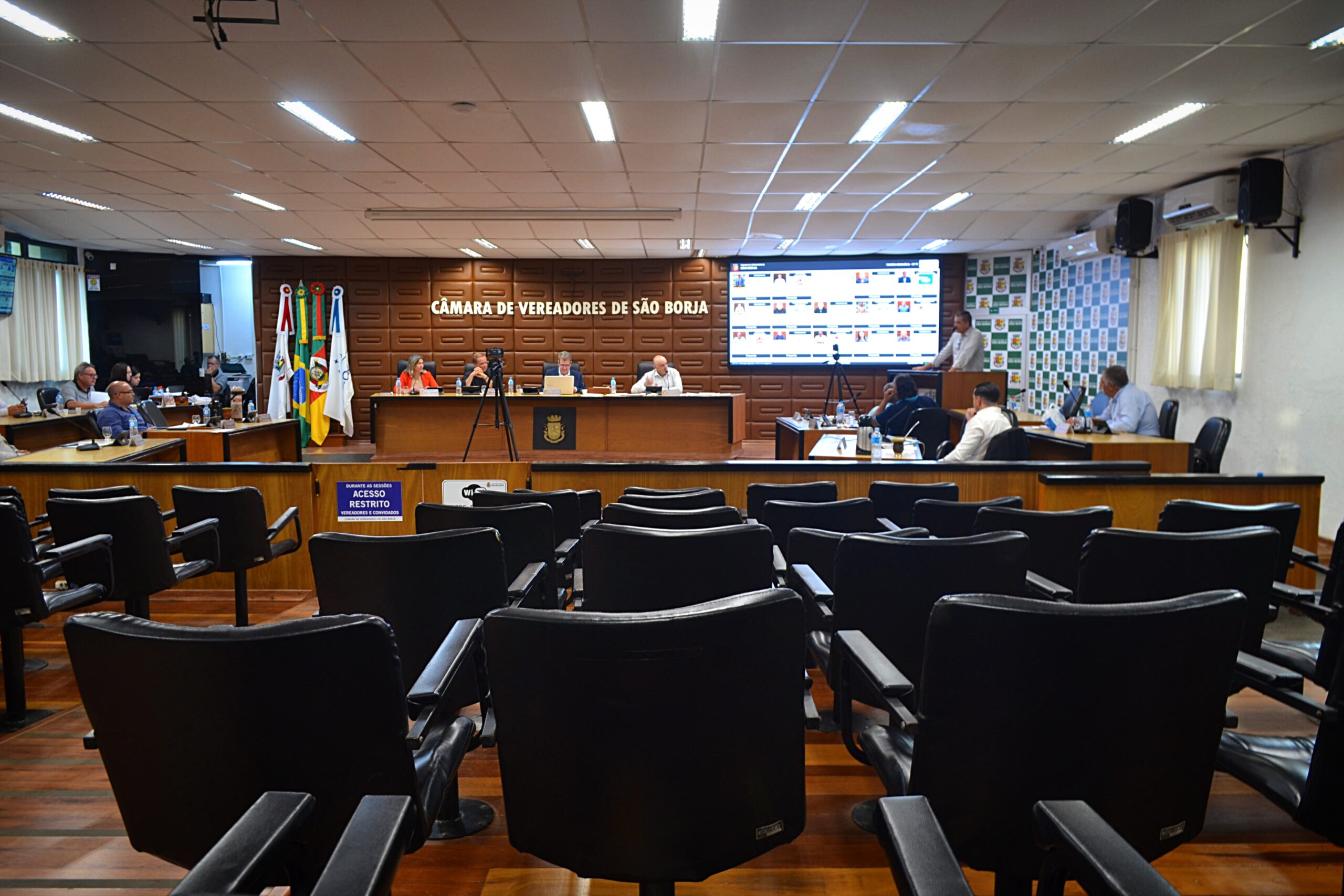 Pedido de vista adia votação de financiamento de R$ 21 milhões para recuperação de vias em São Borja