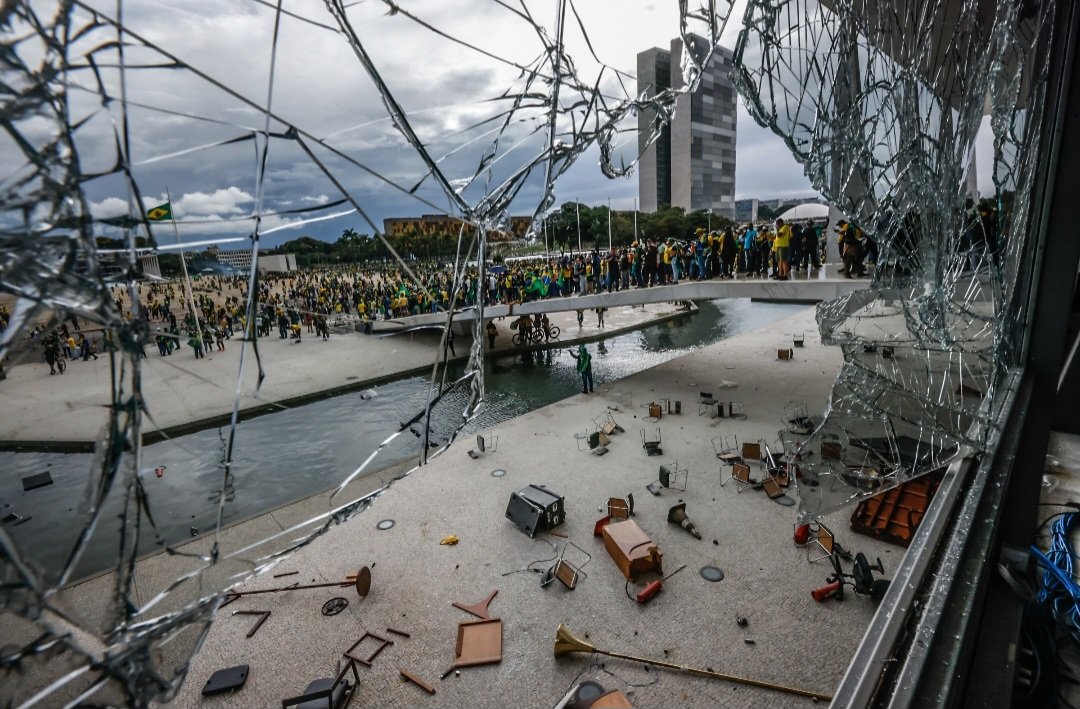 Proposta de anistia ganha força, mas ainda enfrenta resistência no Senado e no STF por seu teor inconstitucional