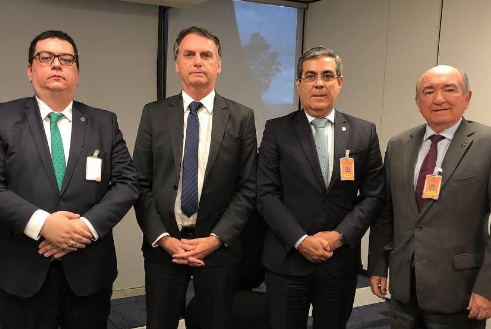 Bolsonaro foi alertado sobre fraudes no INSS ainda na transição do governo em 2018, afirmam peritos