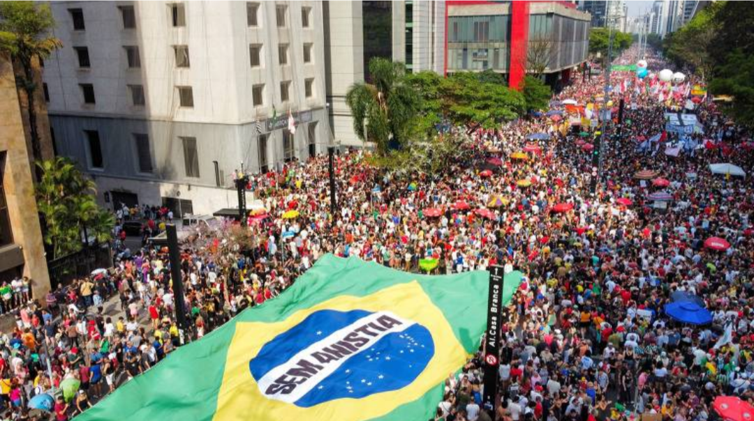 Protestos contra PEC da Blindagem e anistia igualam público de atos bolsonaristas em São Paulo e Rio de Janeiro