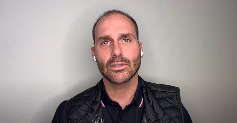 PGR denuncia Eduardo Bolsonaro por coação em processo que condenou Jair Bolsonaro