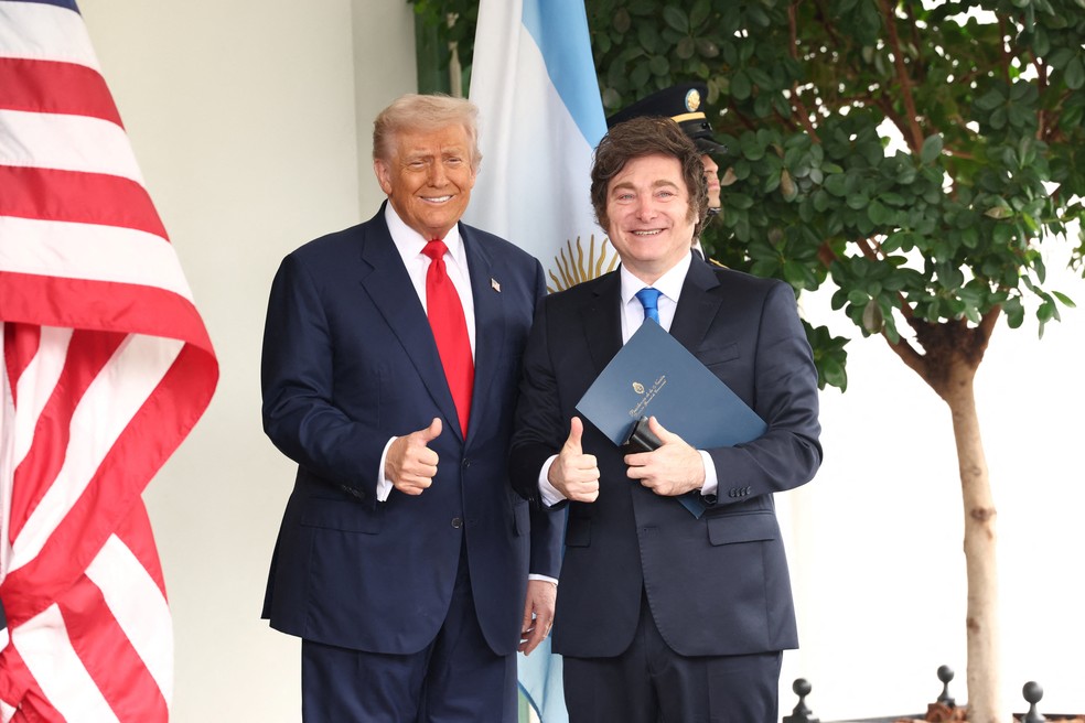 Trump recebe Milei e condiciona socorro financeiro a resultados das eleições legislativas argentinas