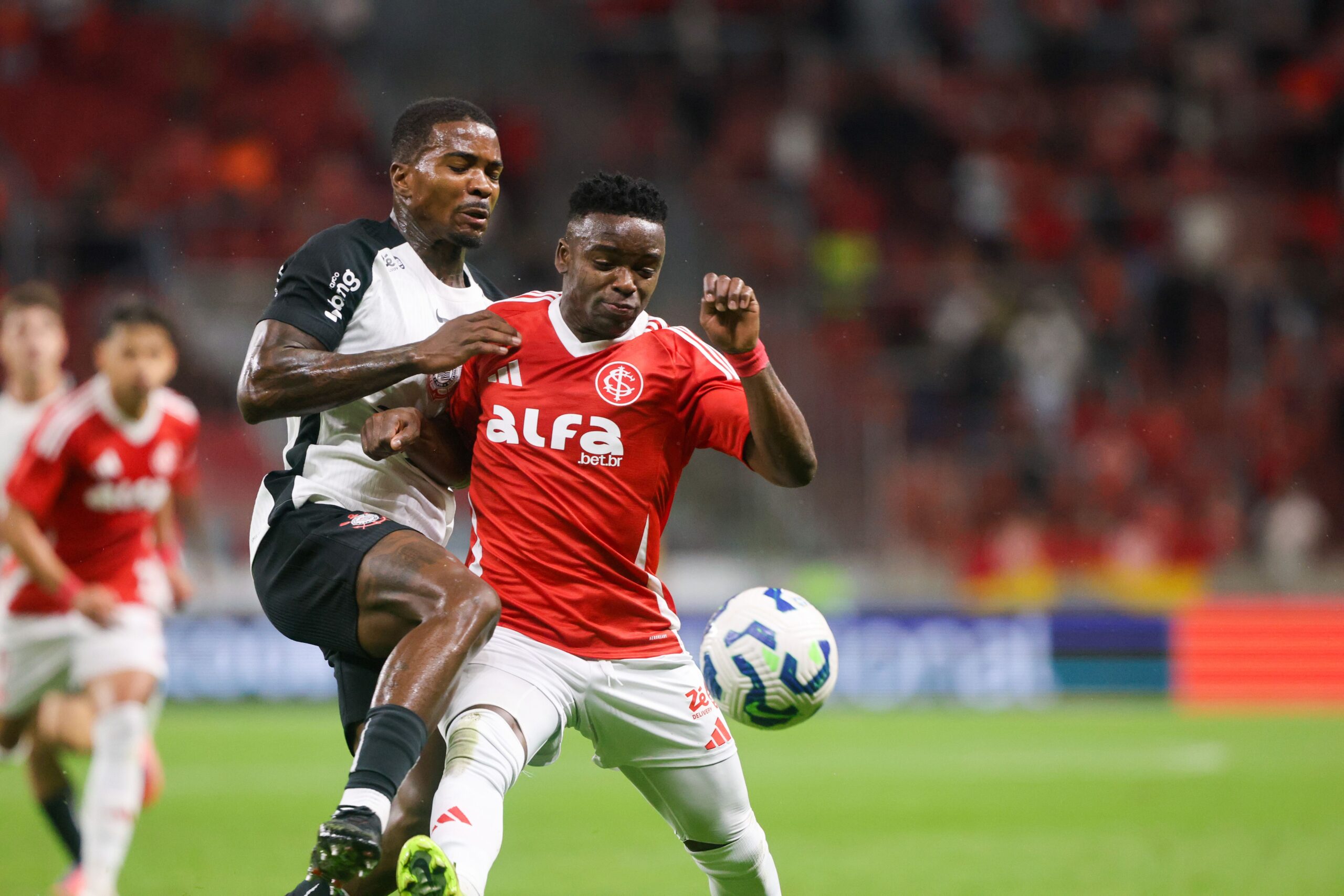 Inter empata com o Corinthians no último minuto e continua próximo do zona da rebaixamento