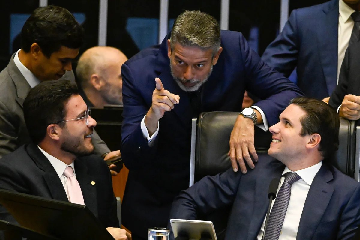 Câmara aprova isenção do IR para quem ganha até R$ 5 mil; projeto agora vai ao Senado