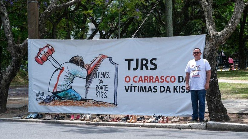Familiares de vítimas da boate Kiss protestam em Porto Alegre contra redução de penas dos condenados