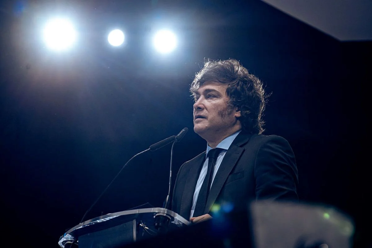 Sob pressão, Milei encara eleição decisiva que pode definir o futuro do governo argentino