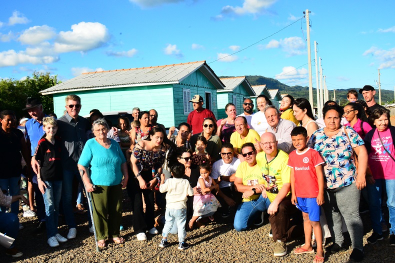 Famílias atingidas por enchente em Candelária recebem novas casas em ação coordenada pelo Instituto Dunga