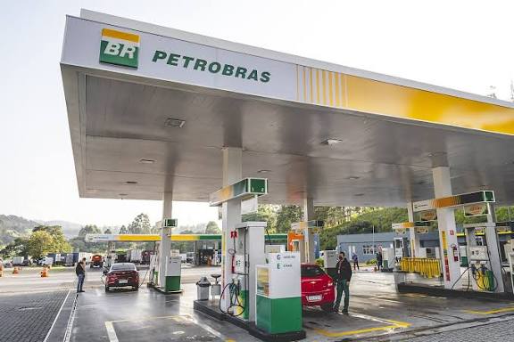 Petrobras reduz preço da gasolina em 4,9% a partir desta terça-feira (21)