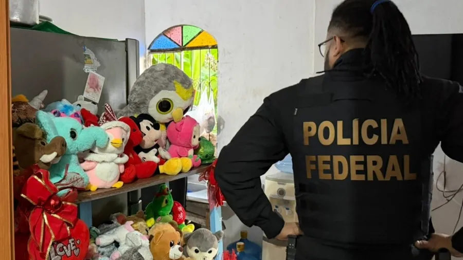 Polícia Federal prende 49 pessoas e resgata vítimas em operação contra abuso sexual de crianças e adolescentes
