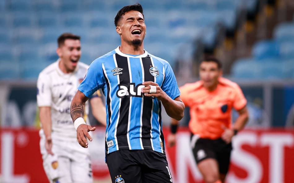 Grêmio fica impedido de registrar reforços após sofrer transfer ban da Fifa