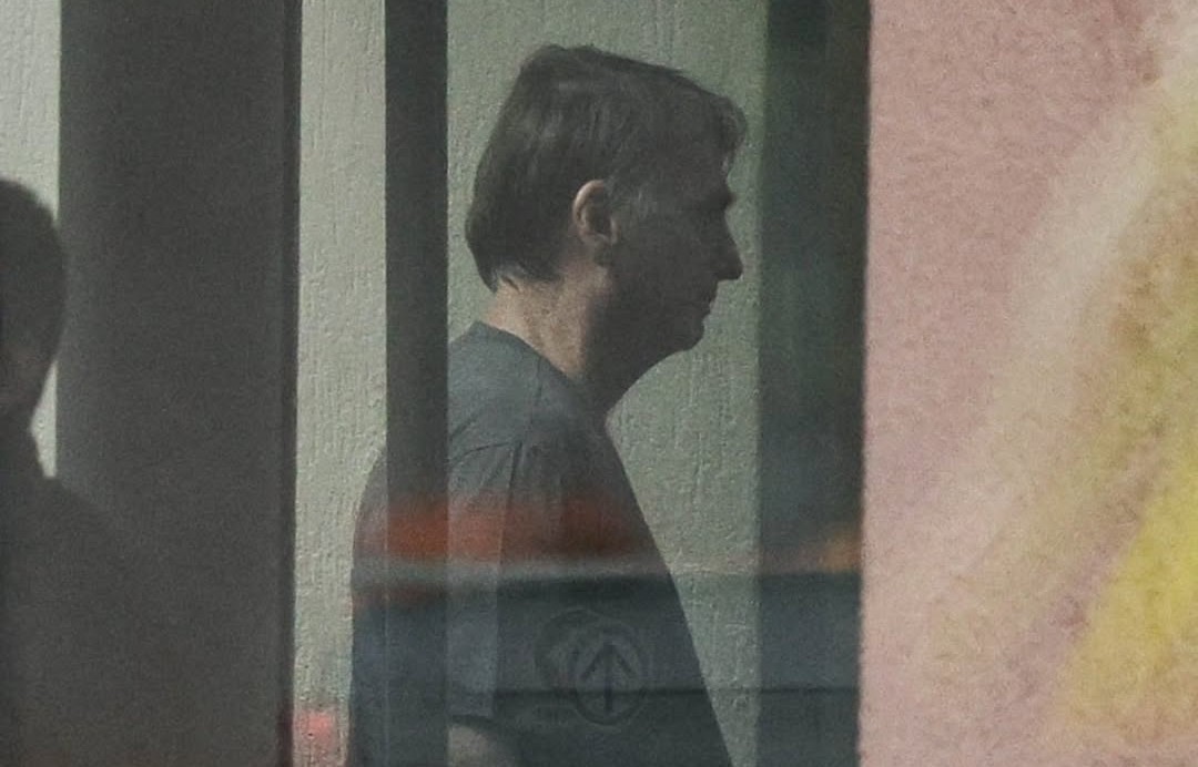 Tentativa de violar tornozeleira complica estratégia da defesa para que Bolsonaro cumpra a prisão em regime domiciliar