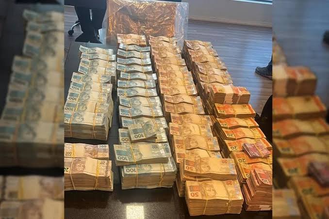 Empresa suspeita de lucrar R$ 50 milhões com livros superfaturados tinha apoio de ex-nora de Lula, diz PF