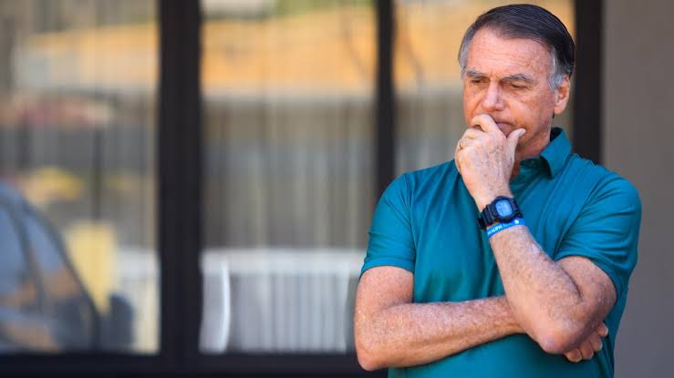 Moraes determina início da pena e Bolsonaro seguirá preso na PF, longe da Papuda e sem a prisão domiciliar desejada por aliados