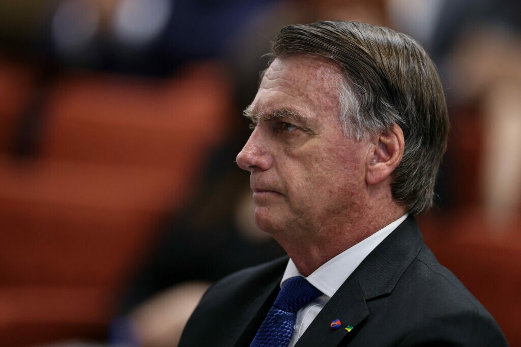 Bolsonaro poderá ir para o semiaberto em 2033 e obter livramento condicional em 2037