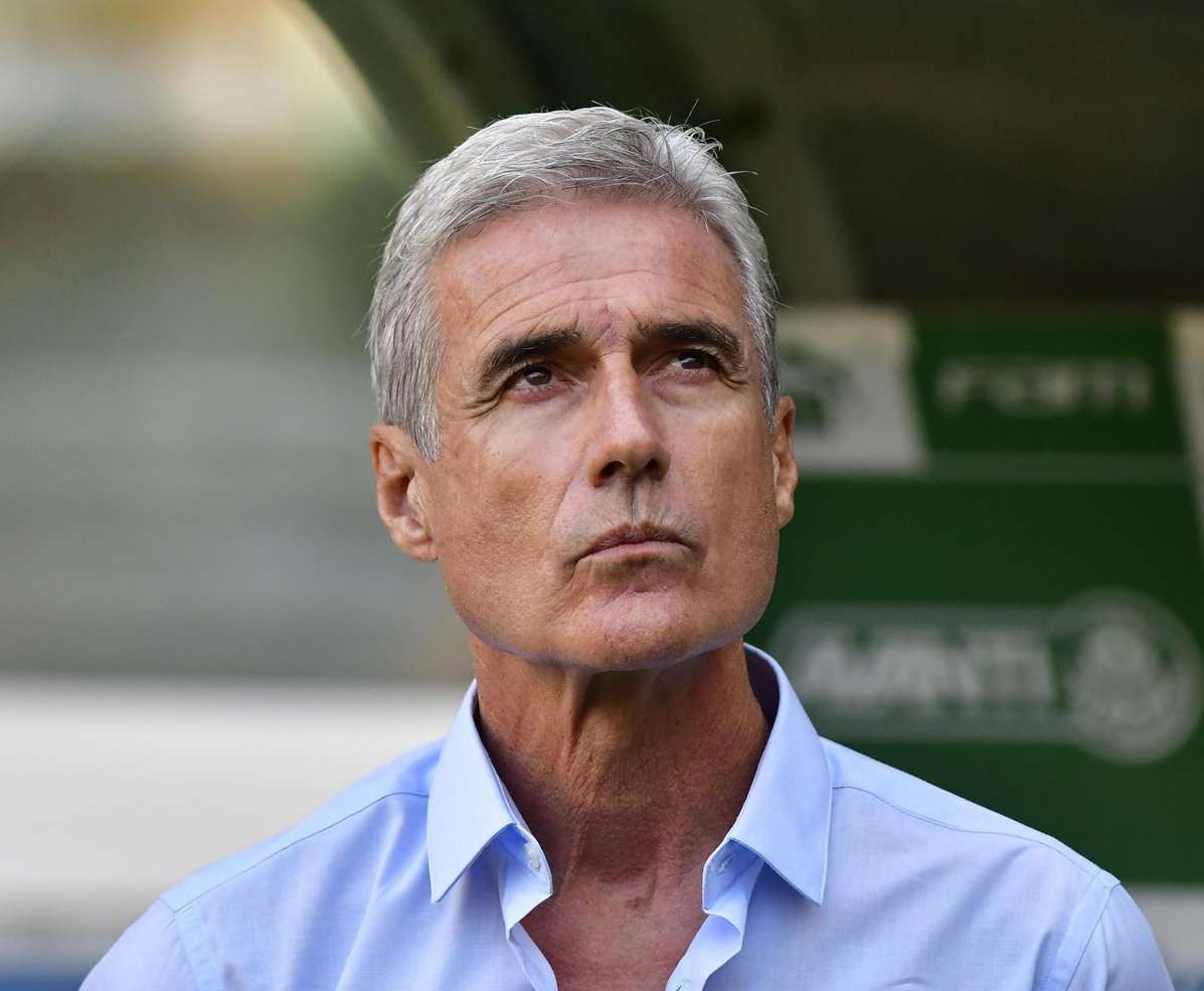 Luís Castro é o novo técnico do Grêmio e chega com currículo de destaque no Botafogo e Al-Nassr