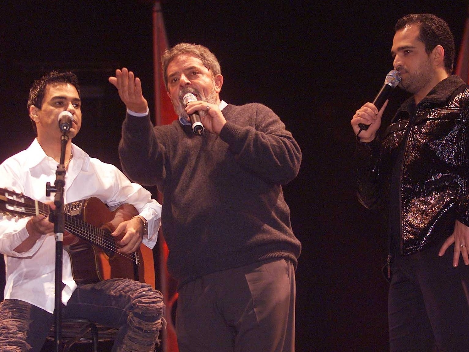 Zezé Di Camargo critica governo Lula, apesar de histórico de R$ 5 milhões em contratos com o PT e shows pagos com verba federal