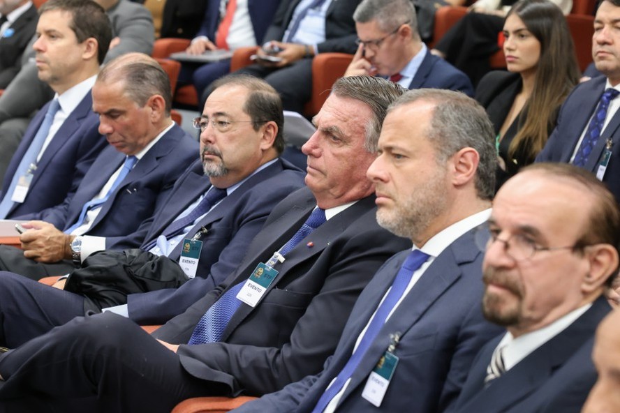 STF barra recursos, PGR veta Smart TV e defesa de Bolsonaro acumula derrotas