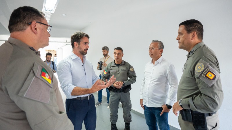 Insatisfeito com casos recentes, Eduardo Leite deve cobrar mudança de conduta da Brigada Militar