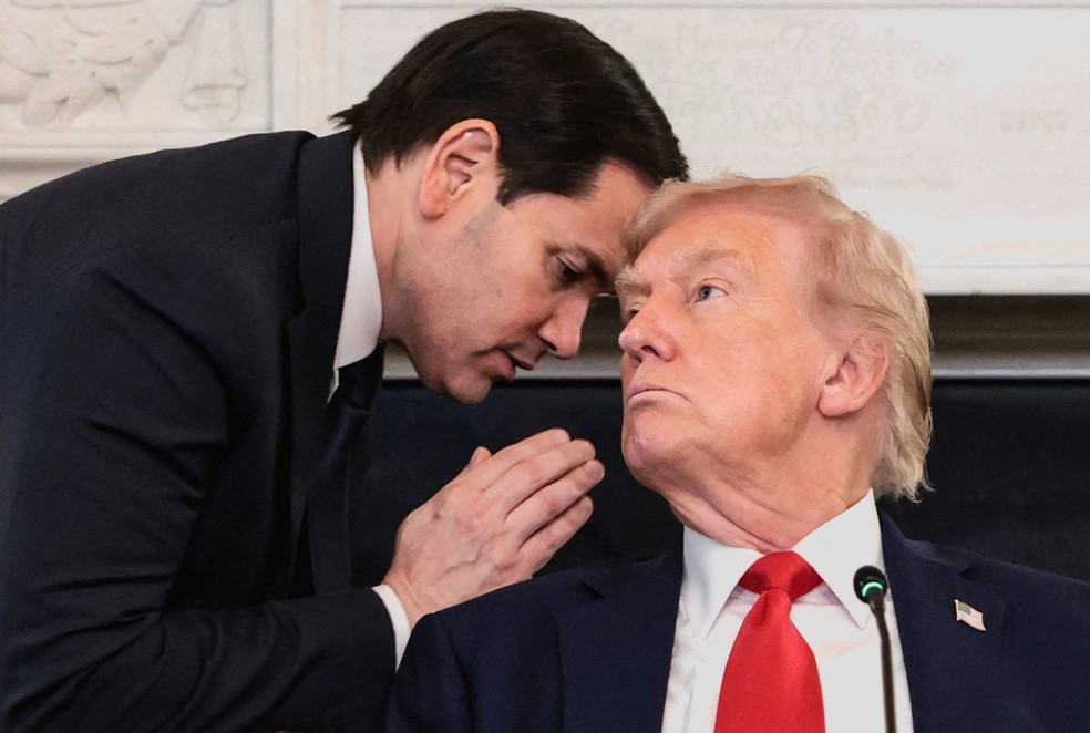 Secretário de Estado americano recua na forma, mas ofensiva dos EUA mantém foco no petróleo venezuelano