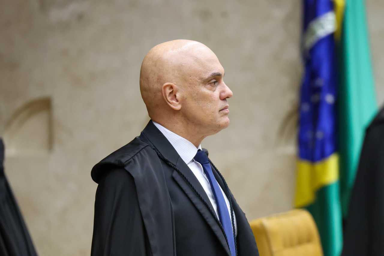 Moraes proíbe manifestações e autoriza retirada imediata de acampamentos em frente à Papudinha