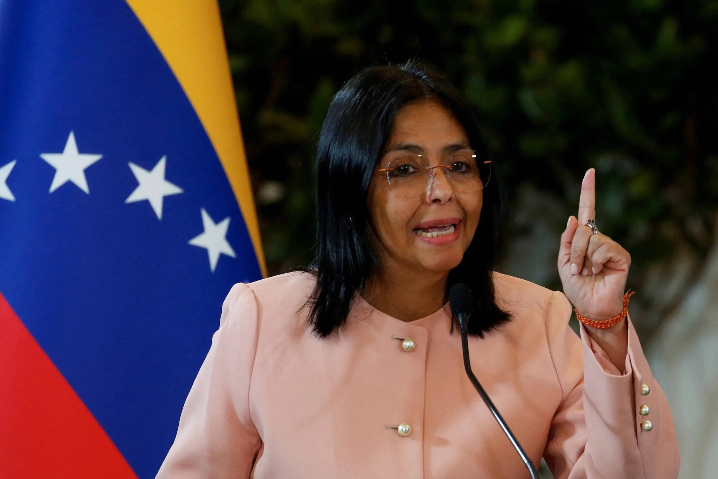 Após prisão de Maduro, Delcy Rodríguez pede diálogo a Trump e propõe agenda de cooperação