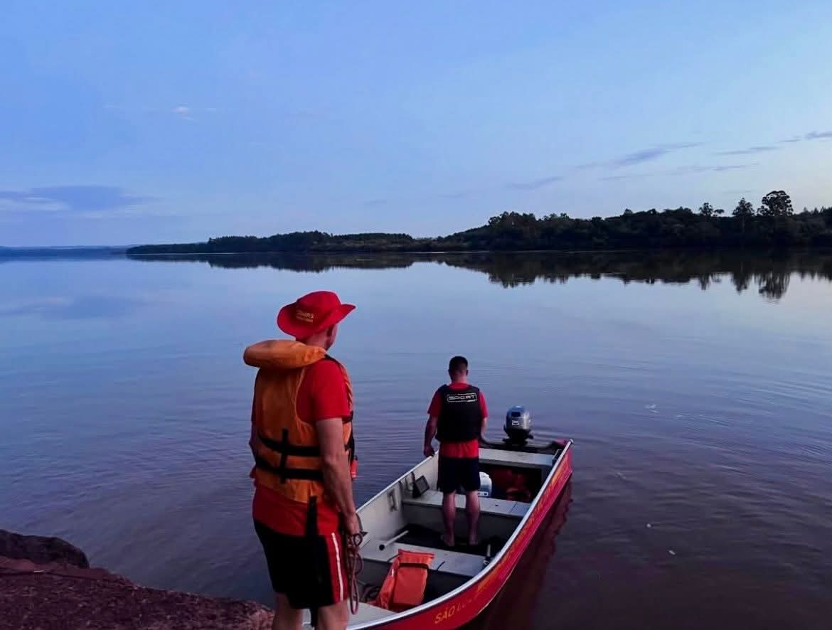 Jovem desaparece após afundar e não retornar à superfície no Rio Uruguai, em Porto Xavier