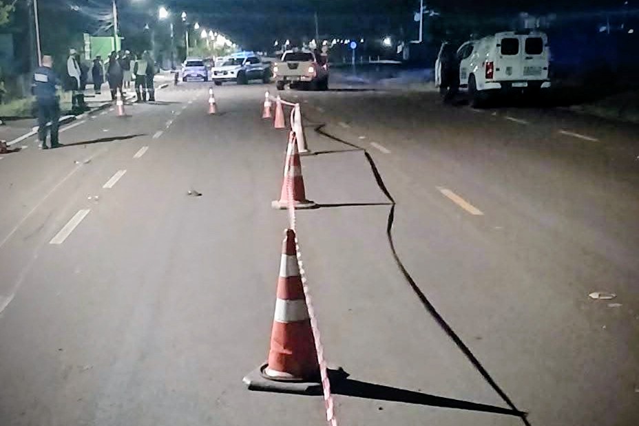 Caminhonete invade contramão, mata motociclista e motorista é presa por embriaguez em Alegrete