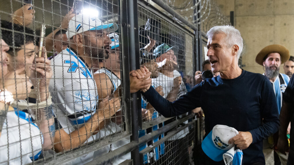 Técnico do Grêmio pede desculpas após usar expressão com conotação racista em entrevista