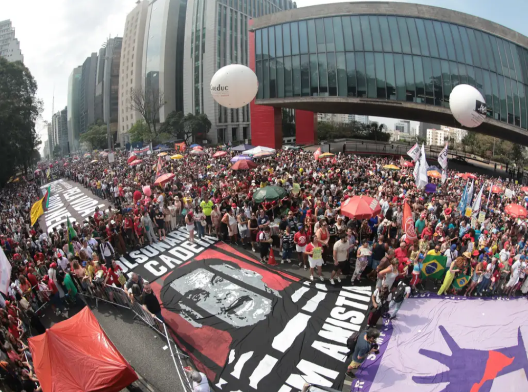 PT convoca ato na Praça dos Três Poderes em defesa da democracia no dia 8 de janeiro